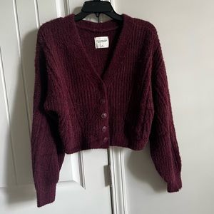 Soft AF Abercrombie and Fitch cropped, button down cardigan! Size S